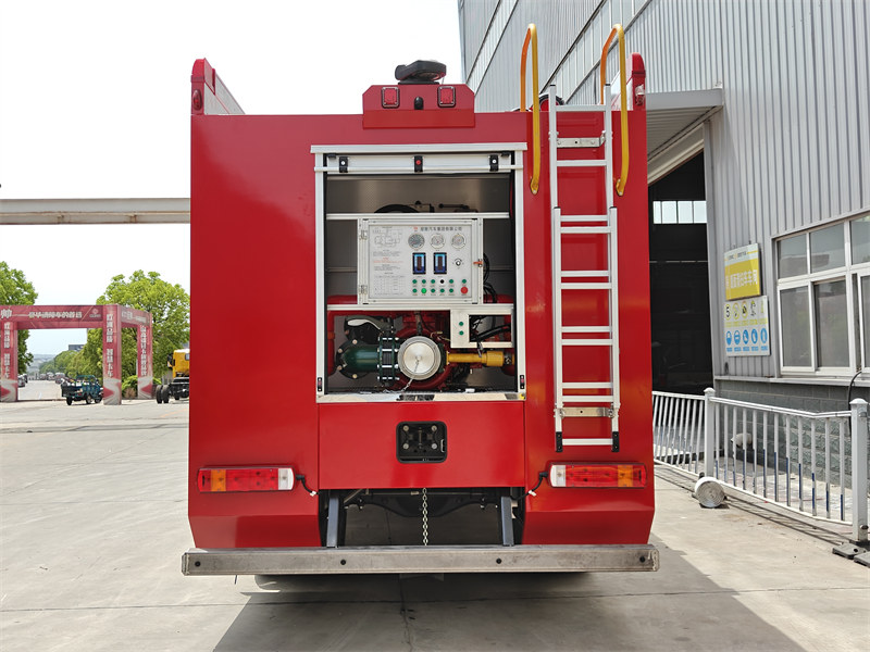 HOWO 4x4 foam fire engine rear pump room HOWO 4x4 foam fire engine rear pump room