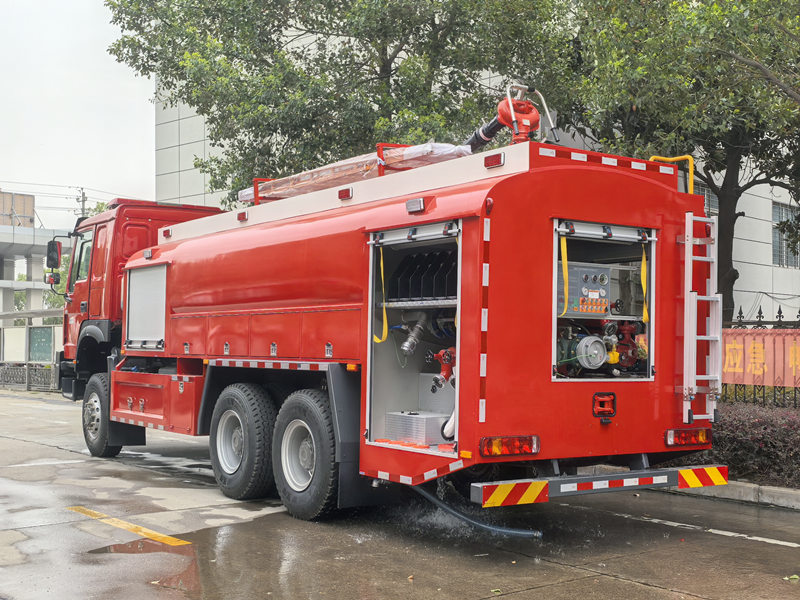 HOWO 6×6 pumper fire truck