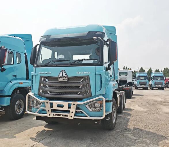 HOWO NX series 430HP Port Tractor