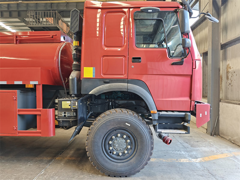 Howo off road 10000L water tanker