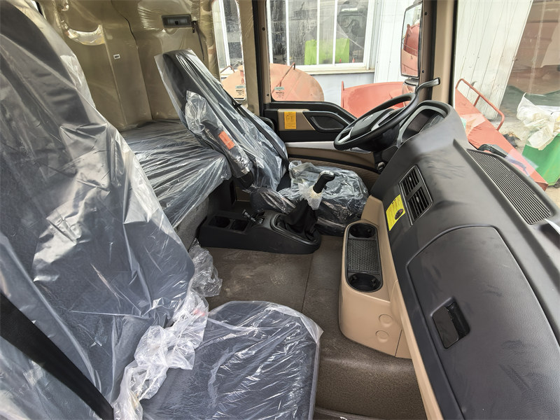 HOWO TX water truck cabinet