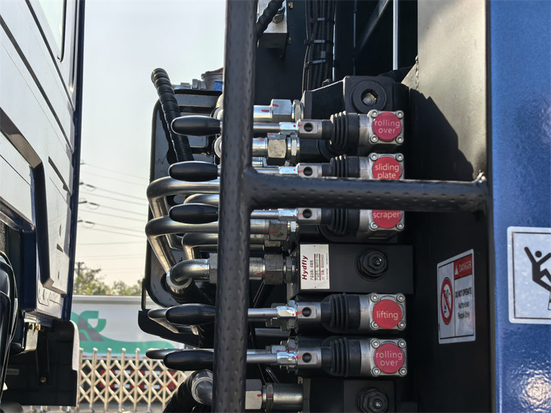 HOWO back loading garbage truck