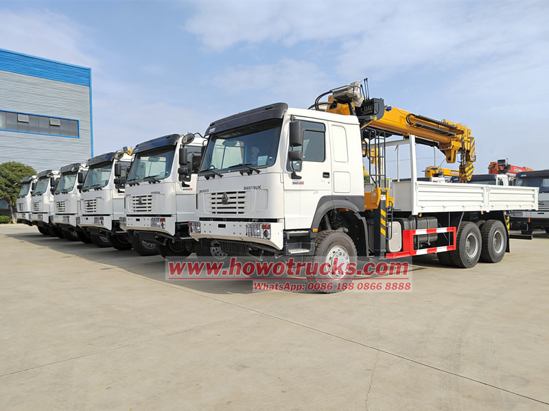 HOWO 6×6 crane trucks for export