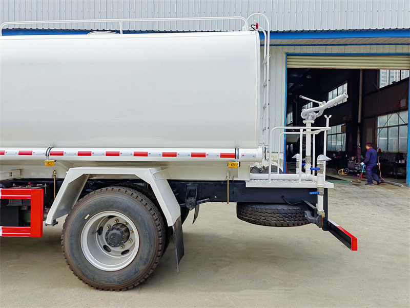 HOWO M7 15000L water tank truck